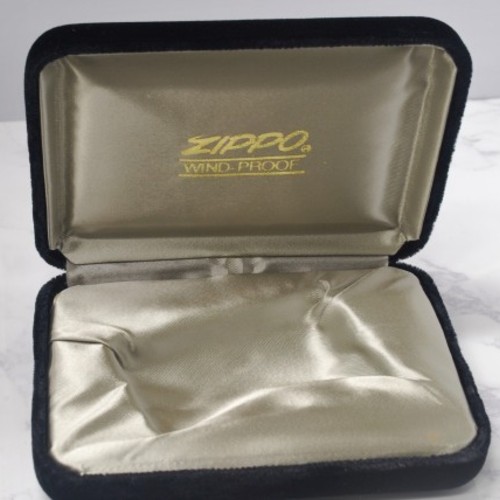 ジッポーロゴ入り 横向きベロアケース 裏面微キズあり【ZIPPO】